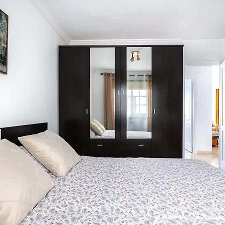 Apartamento En Barrio Tipico: Experiencia Local. Apartament Costa Adeje (Tenerife)