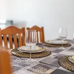 Apartamento En Barrio Tipico: Experiencia Local. * 아데제