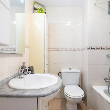 Apartamento En Barrio Tipico: Experiencia Local. アデヘ